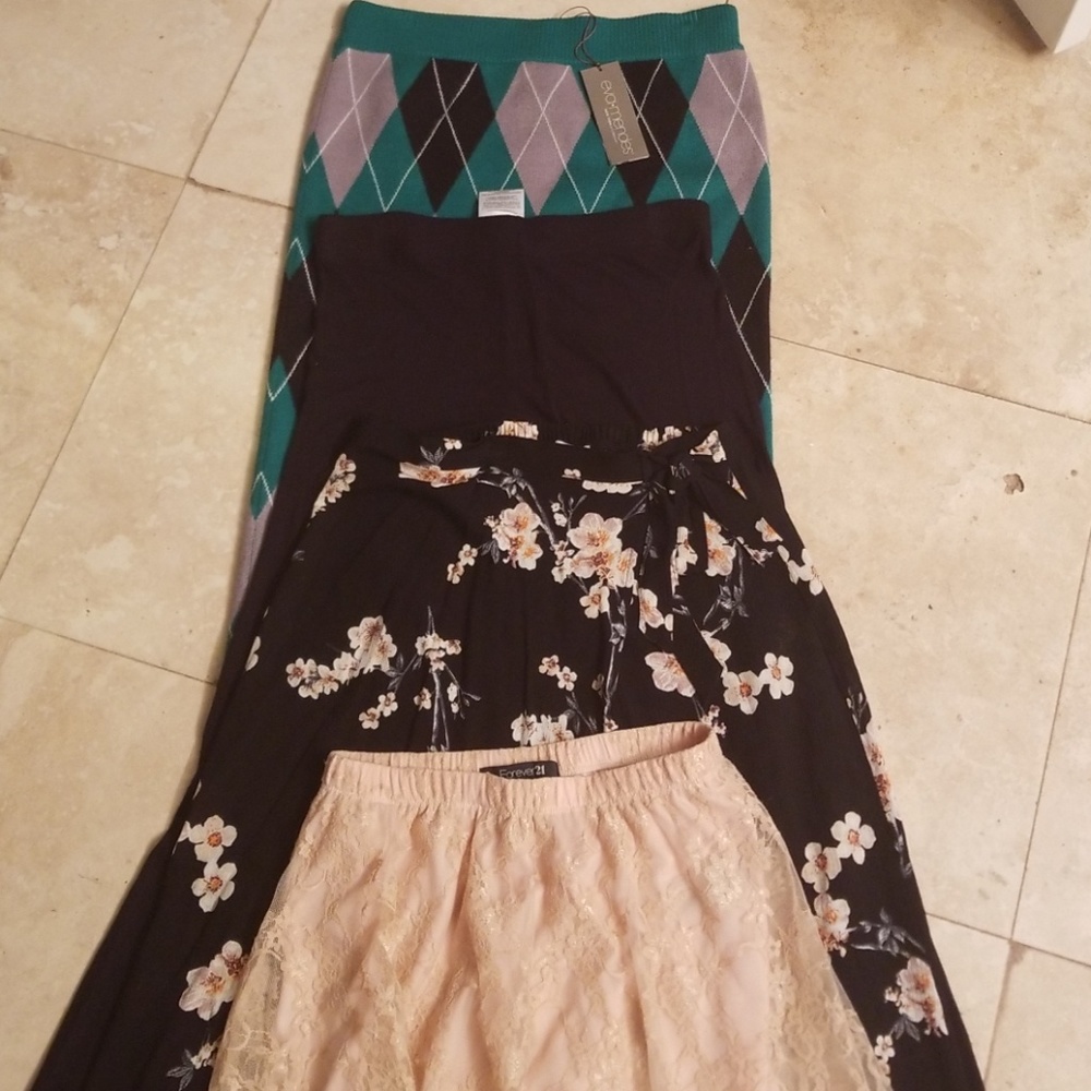 WOW 3 awesome skirts - Picture 1 of 8